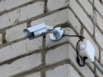 Установка уличной видеокамеры RVi-161EHR